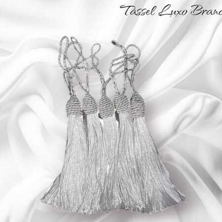 imagem Tassel Luxuoso Branco - Aplique Pingente com Tulipa